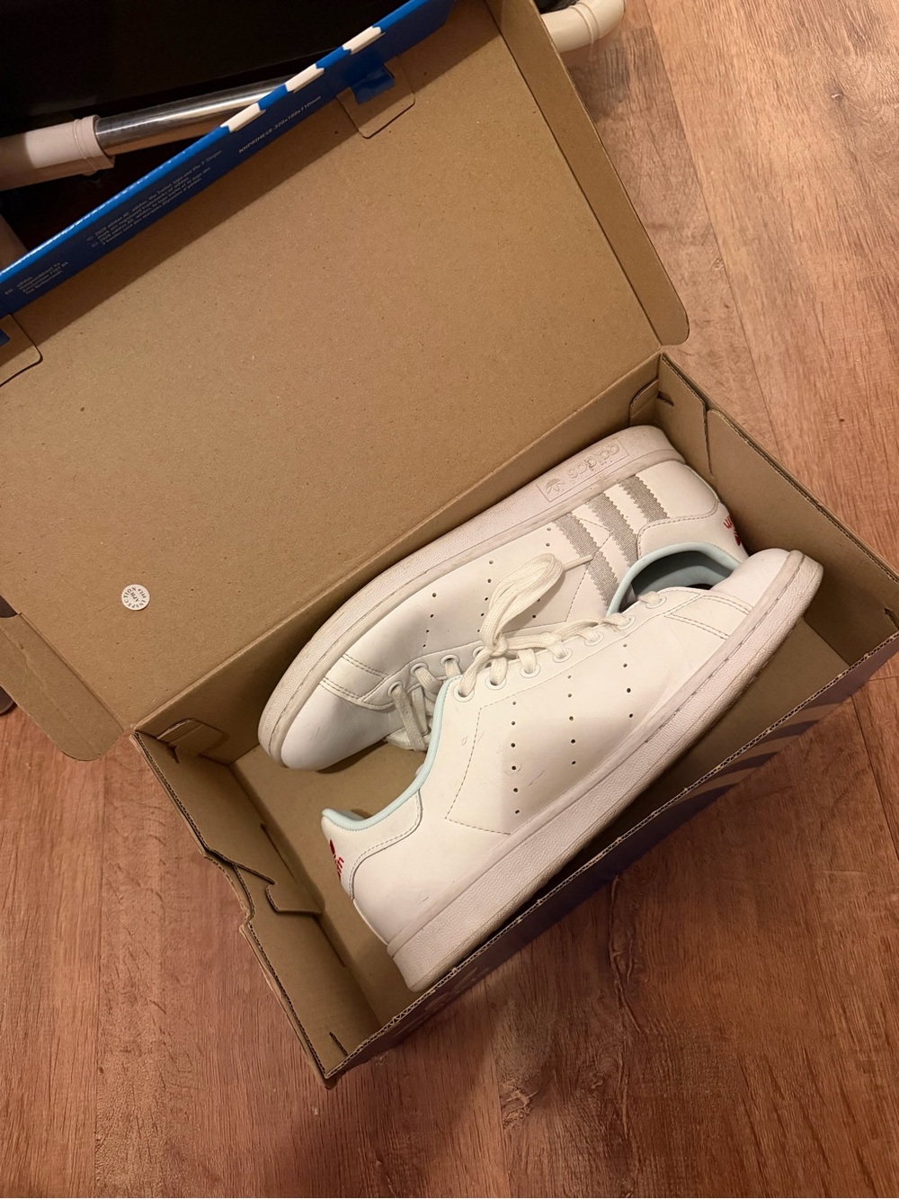 adidas Stan Smith Sneaker White with grey stripe and blue detail